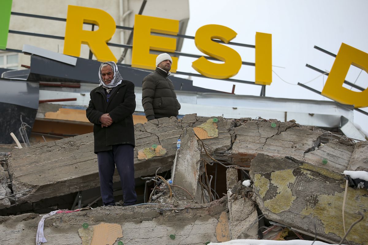 Ap Fears Grow For Untold Numbers Buried By Turkey Earthquake Big