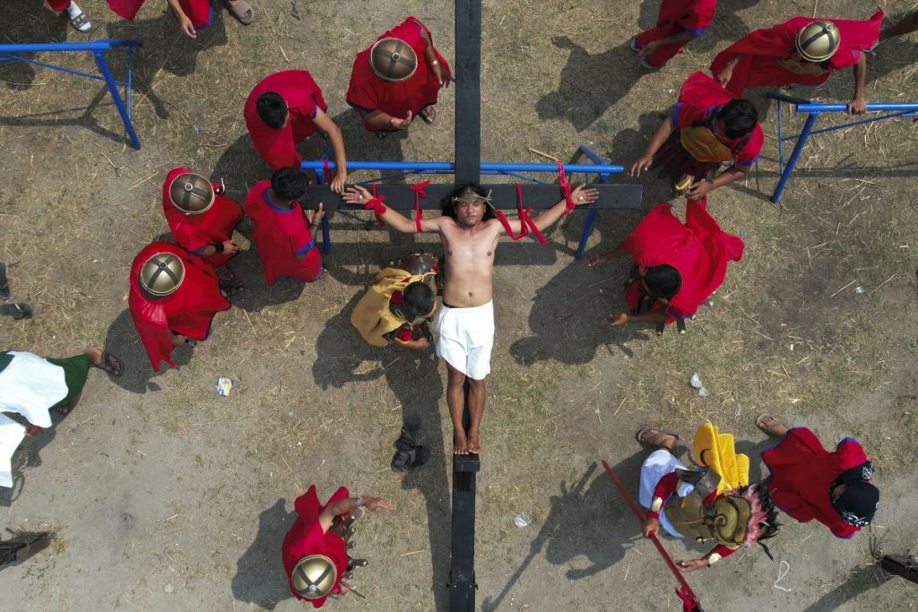 Filipinos Crucified For Easter Service