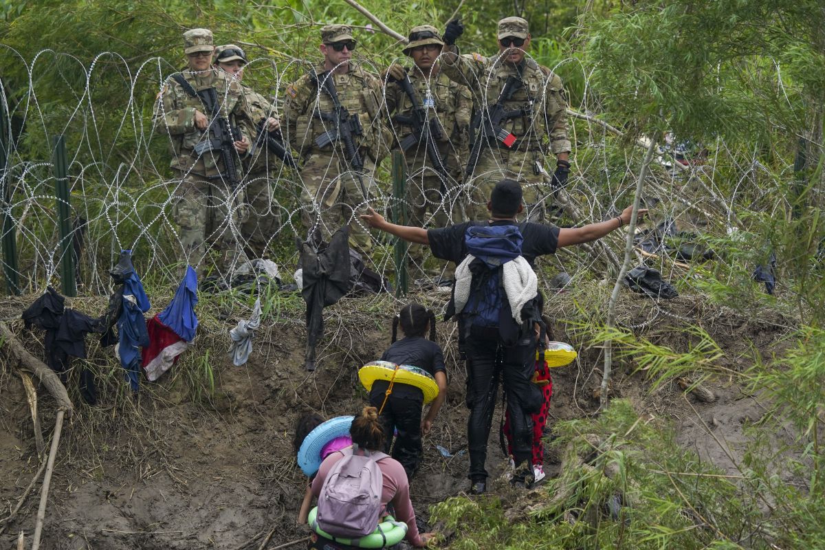 Migrants Rush Across U S Border In Final Hours Before Title 42 Expires